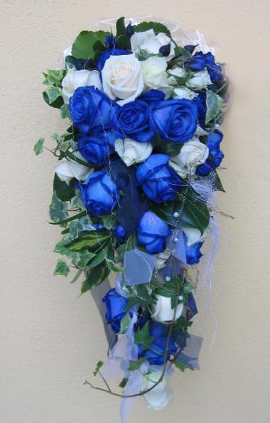 de magnifiques roses bleues et blanches pour toi !